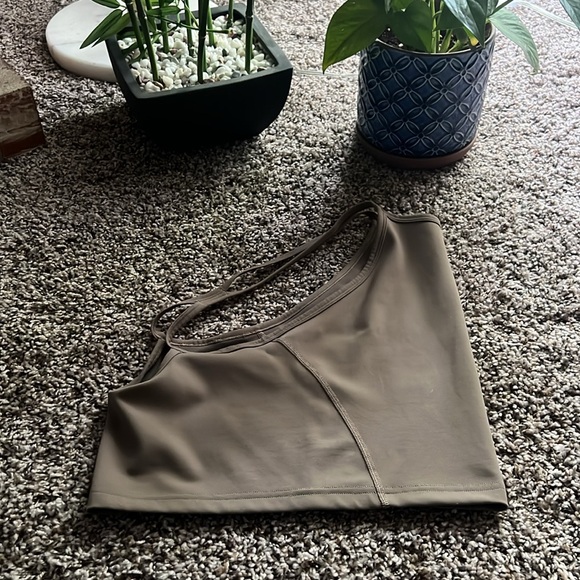 Set of 2 - Lululemon Wunder under train high neck cross back training  tank top - Picture 14 of 14